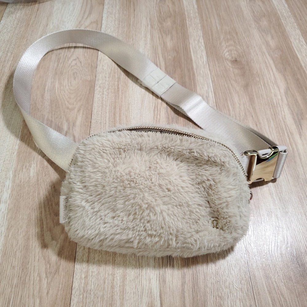 Lululemon Everywhere Belt Bag 1L Fleece Ivory Cream Gold Crystal Logo Sherpa
